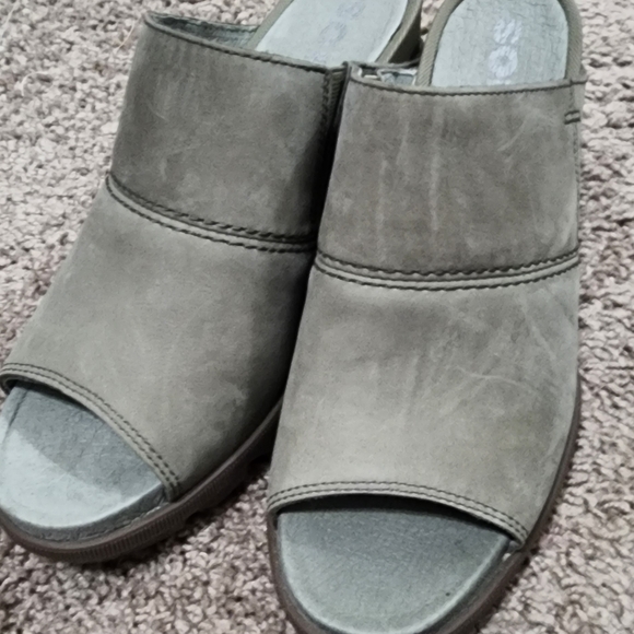 NWOT Sorel Sage Green Mules - Picture 1 of 2